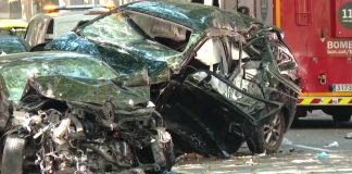 Dos muertos y un herido grave en un accidente de tráfico en Sant Martí Dos muertos y un herido grave en un accidente de tráfico en Sant Martí
