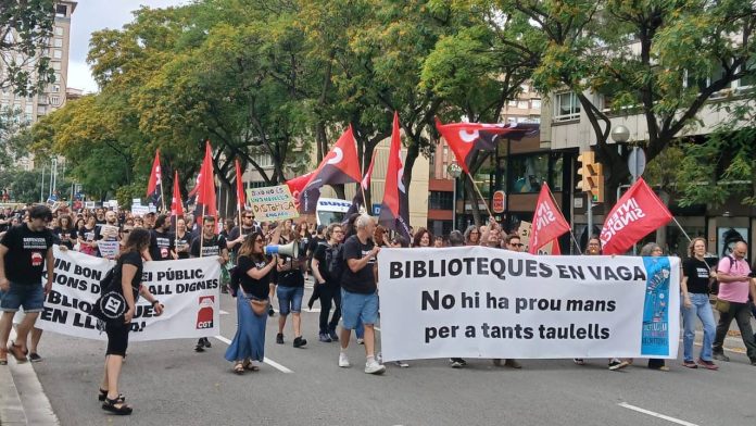 El Ayuntamiento rompe la negociación con las bibliotecas en huelga indefinida