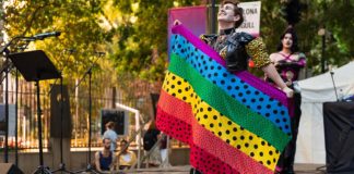 El Eixample celebra por primera vez un Orgullo institucional con un acto en la calle El Eixample celebra por primera vez un Orgullo institucional con un acto en la calle