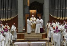 El Papa bendice la Torre de Jesús de la Sagrada Família El Papa bendice la Torre de Jesús de la Sagrada Família