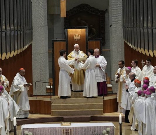 El Papa bendice la Torre de Jesús de la Sagrada Família El Papa bendice la Torre de Jesús de la Sagrada Família