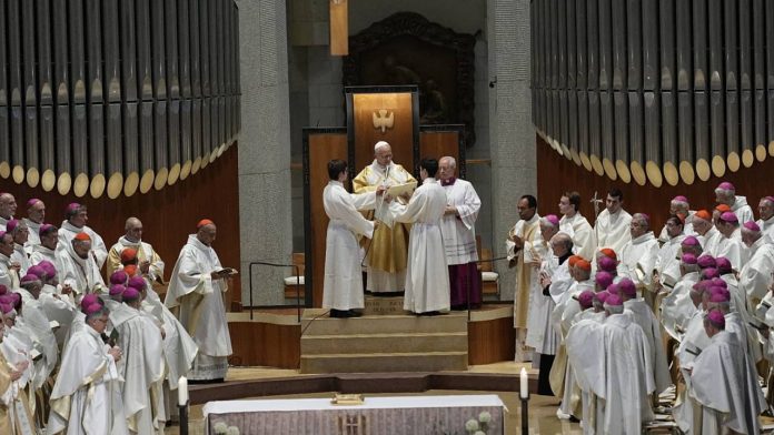 El Papa bendice la Torre de Jesús de la Sagrada Família