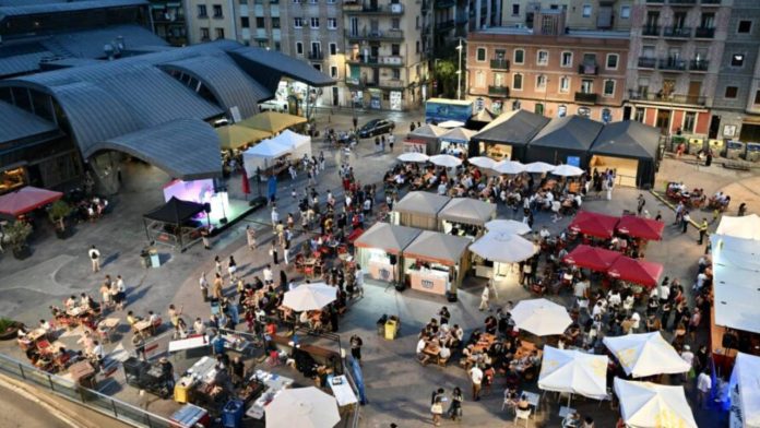 El Petit Mercat de Mercats llena la Barceloneta y reafirma el valor del comercio