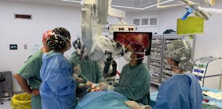 Intervención quirúrgica pionera en Germans Trias para mejorar síntomas del Alzheimer Intervención quirúrgica pionera en Germans Trias para mejorar síntomas del Alzheimer