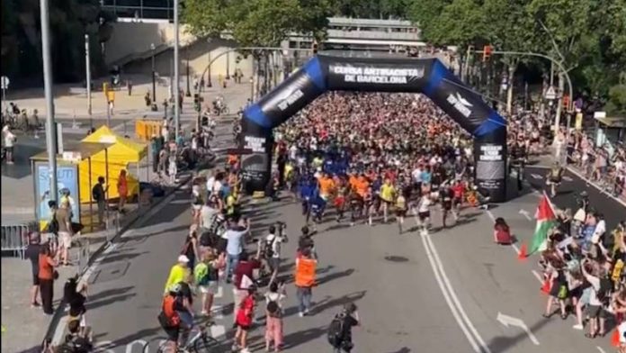 La carrera contra el racismo de Top Manta reúne a miles de personas en Barcelona La carrera contra el racismo de Top Manta reúne a miles de personas en Barcelona