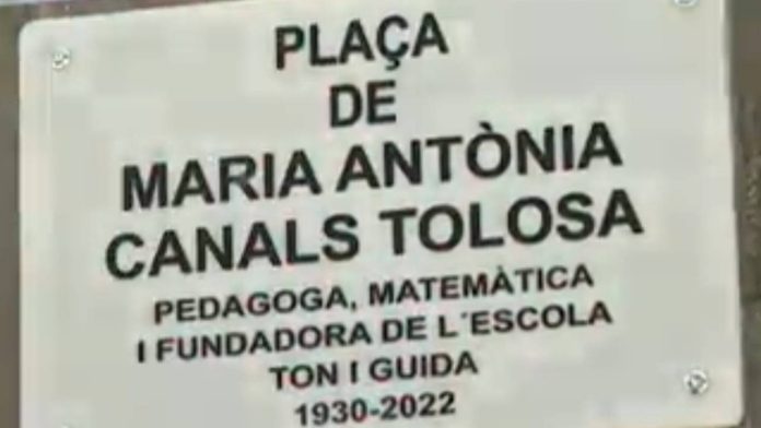 Les Roquetes homenajea a la pedagoga Maria Antònia Canals con una nueva plaza