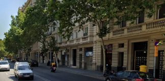 Los Mossos buscan a un hombre por hacer tocamiento a una niña de 13 años Los Mossos buscan a un hombre por hacer tocamiento a una niña de 13 años