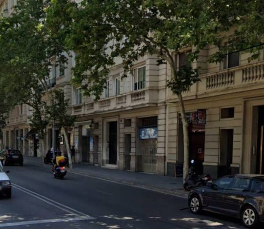 Los Mossos buscan a un hombre por hacer tocamiento a una niña de 13 años Los Mossos buscan a un hombre por hacer tocamiento a una niña de 13 años