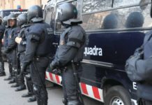 Los Mossos vinculan el tiroteo del Born a un enfrentamiento entre bandas de narcotráfico en Barcelona Los Mossos vinculan el tiroteo del Born a un enfrentamiento entre bandas de narcotráfico en Barcelona