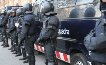 Los Mossos vinculan el tiroteo del Born a un enfrentamiento entre bandas de narcotráfico en Barcelona Los Mossos vinculan el tiroteo del Born a un enfrentamiento entre bandas de narcotráfico en Barcelona