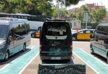 Los vecinos del Park Güell denuncian que la masificación turística sigue colapsando la movilidad Los vecinos del Park Güell denuncian que la masificación turística sigue colapsando la movilidad