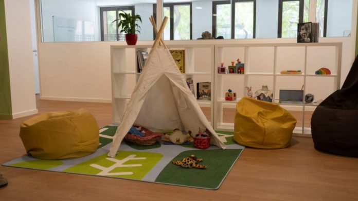 Nou Barris estrena un nuevo servicio socioeducativo para familias con niños