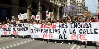 Protesta en Barcelona contra el ERE de Nissan que afecta a 211 trabajadores Protesta en Barcelona contra el ERE de Nissan que afecta a 211 trabajadores