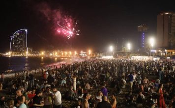 Sant Joan en Barcelona reúne a 90.000 personas en las playas Sant Joan en Barcelona reúne a 90.000 personas en las playas