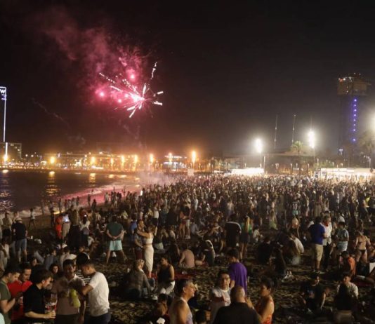 Sant Joan en Barcelona reúne a 90.000 personas en las playas Sant Joan en Barcelona reúne a 90.000 personas en las playas