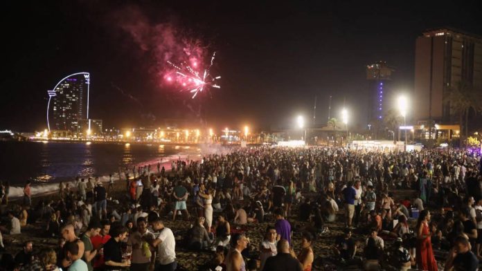 Sant Joan en Barcelona reúne a 90.000 personas en las playas