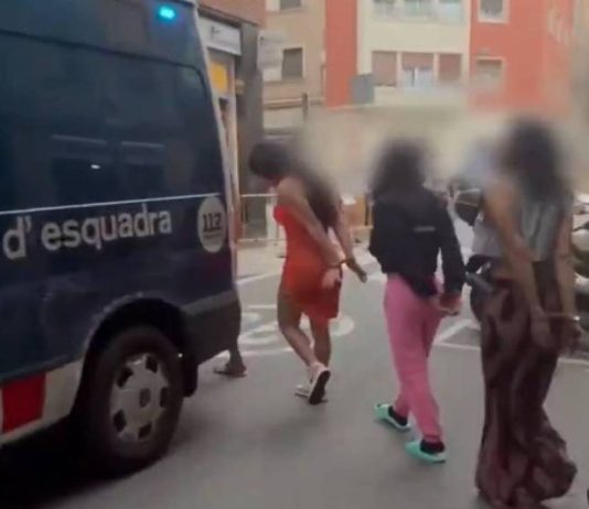 Siete detenidos en una operación contra los narcopisos de Sants-Montjuïc Siete detenidos en una operación contra los narcopisos de Sants-Montjuïc