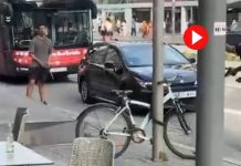 Un hombre armado con cuchillos provoca momentos de tensión en el Paralelo de Barcelona Un hombre armado con cuchillos provoca momentos de tensión en el Paralelo de Barcelona
