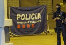 Un hombre muere a tiros en la Zona Franca y los Mossos buscan al autor de los disparos Un hombre muere a tiros en la Zona Franca y los Mossos buscan al autor de los disparos