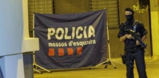 Un hombre muere a tiros en la Zona Franca y los Mossos buscan al autor de los disparos Un hombre muere a tiros en la Zona Franca y los Mossos buscan al autor de los disparos
