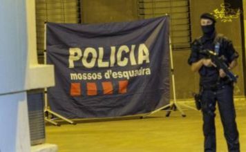 Un hombre muere a tiros en la Zona Franca y los Mossos buscan al autor de los disparos Un hombre muere a tiros en la Zona Franca y los Mossos buscan al autor de los disparos
