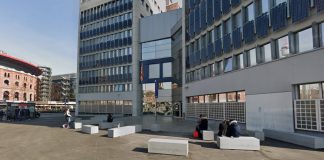 Un hombre provoca altercados en la comisaría de los Mossos de Plaza Espanya Un hombre provoca altercados en la comisaría de los Mossos de Plaza Espanya