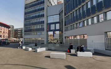 Un hombre provoca altercados en la comisaría de los Mossos de Plaza Espanya Un hombre provoca altercados en la comisaría de los Mossos de Plaza Espanya