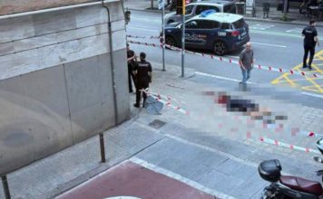 Un tiroteo mortal en la calle Balmes de Barcelona activa un amplio dispositivo policial Un tiroteo mortal en la calle Balmes de Barcelona activa un amplio dispositivo policial