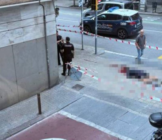 Un tiroteo mortal en la calle Balmes de Barcelona activa un amplio dispositivo policial Un tiroteo mortal en la calle Balmes de Barcelona activa un amplio dispositivo policial