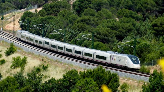 AVE Barcelona-Madrid restablecido tras un incendio en Tarragona que obligó a interrumpir la circulación