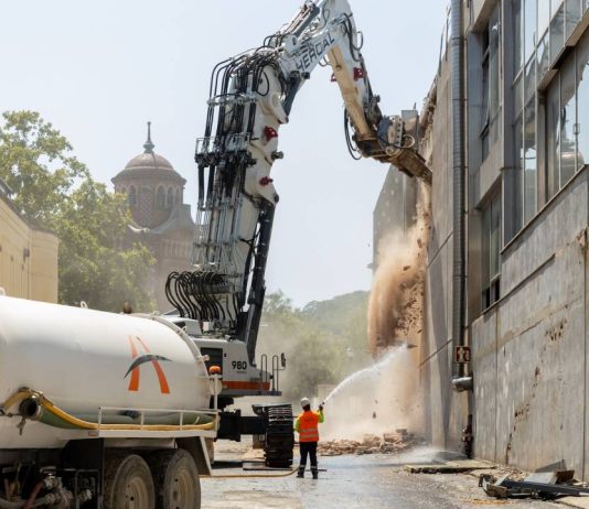 Obras Fira Montjuïc Barcelona: empiezan los derribos del nuevo palacio multifuncional Obras Fira Montjuïc Barcelona_ empiezan los derribos del nuevo palacio multifuncional