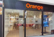 Asalto a una tienda de telefonía en Barcelona, en el distrito de Sant Martí Asalto a una tienda de telefonía en Barcelona, en el distrito de Sant Martí