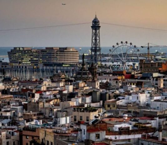 Barcelona activa la fase de alerta por calor muy intenso ante el aumento de temperaturas Barcelona activa la fase de alerta por calor muy intenso ante el aumento de temperaturas