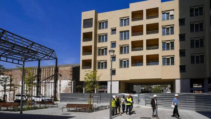 Barcelona entrega 42 viviendas de alquiler asequible en La Siberia, en el Poblenou