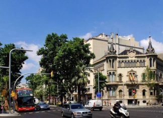 Barcelona incorpora nuevas medidas para reforzar la seguridad de los motoristas Barcelona incorpora nuevas medidas para reforzar la seguridad de los motoristas