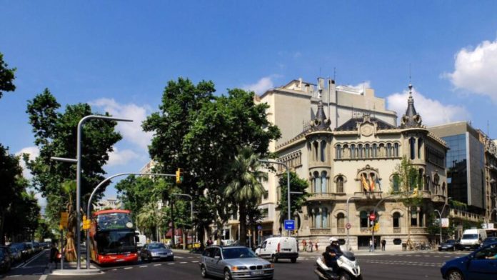 Barcelona incorpora nuevas medidas para reforzar la seguridad de los motoristas Barcelona incorpora nuevas medidas para reforzar la seguridad de los motoristas