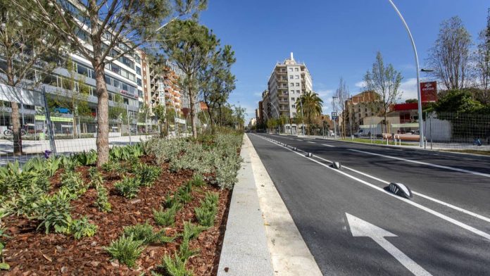Barcelona inicia la fase final de la transformación de la avenida Meridiana con la pavimentación de la calzada
