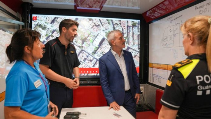 Barcelona mantiene el dispositivo nocturno para atender a los vecinos desalojados en Sarrià-Sant Gervasi