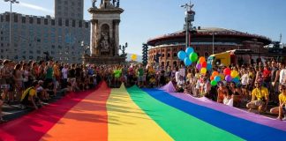 Barcelona se vuelca con el Orgullo y reúne a 275.000 personas en una jornada histórica Barcelona se vuelca con el Orgullo y reúne a 275.000 personas en una jornada histórica