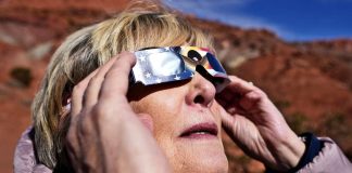 Catalunya refuerza los controles sobre las gafas para observar el eclipse solar Catalunya refuerza los controles sobre las gafas para observar el eclipse solar