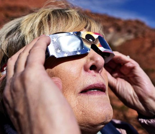 Catalunya refuerza los controles sobre las gafas para observar el eclipse solar Catalunya refuerza los controles sobre las gafas para observar el eclipse solar