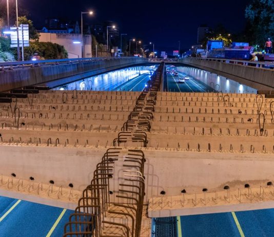 Comienzan a colocar las piezas del nuevo techo de la Ronda de Dalt Comienzan a colocar las piezas del nuevo techo de la Ronda de Dalt