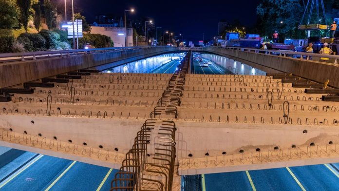 Comienzan a colocar las piezas del nuevo techo de la Ronda de Dalt
