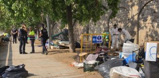 Desalojo de un asentamiento en Montjuïc junto a la Ronda del Litoral Desalojo de un asentamiento en Montjuïc junto a la Ronda del Litoral
