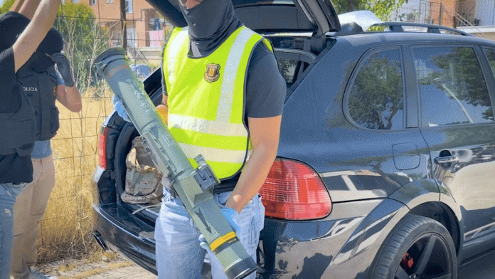 Desmantelada una red de tráfico de armas con dos arsenales y más de 40 armas