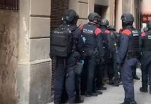 Desmantelados dos pisos en Barcelona y Badalona usados como puntos de venta de droga Desmantelados dos pisos en Barcelona y Badalona usados como puntos de venta de droga