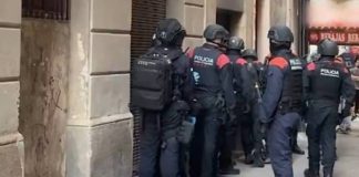 Desmantelados dos pisos en Barcelona y Badalona usados como puntos de venta de droga Desmantelados dos pisos en Barcelona y Badalona usados como puntos de venta de droga