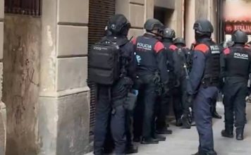 Desmantelados dos pisos en Barcelona y Badalona usados como puntos de venta de droga Desmantelados dos pisos en Barcelona y Badalona usados como puntos de venta de droga
