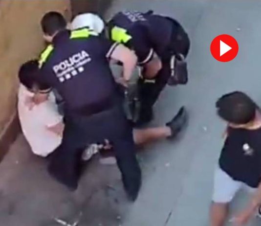 Detenido en el Raval por arrancar un colgante a una mujer que paseaba con su hija Detenido en el Raval por arrancar un colgante a una mujer que paseaba con su hija
