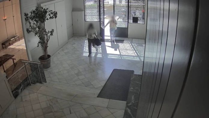 Dos detenidas por una serie de robos con fuerza en viviendas de Sarrià Sant Gervasi Dos detenidas por una serie de robos con fuerza en viviendas de Sarrià–Sant Gervasi